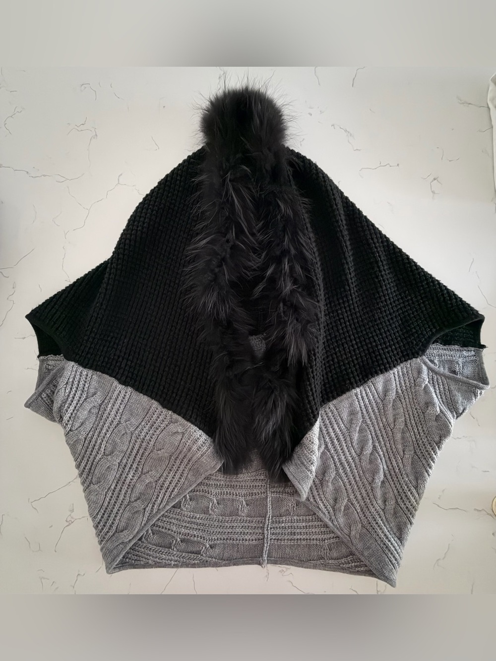 Metro Knit Fur Collection Raccoon Fur Cable Knit Hooded Poncho Cape M Après Ski - Picture 2 of 6
